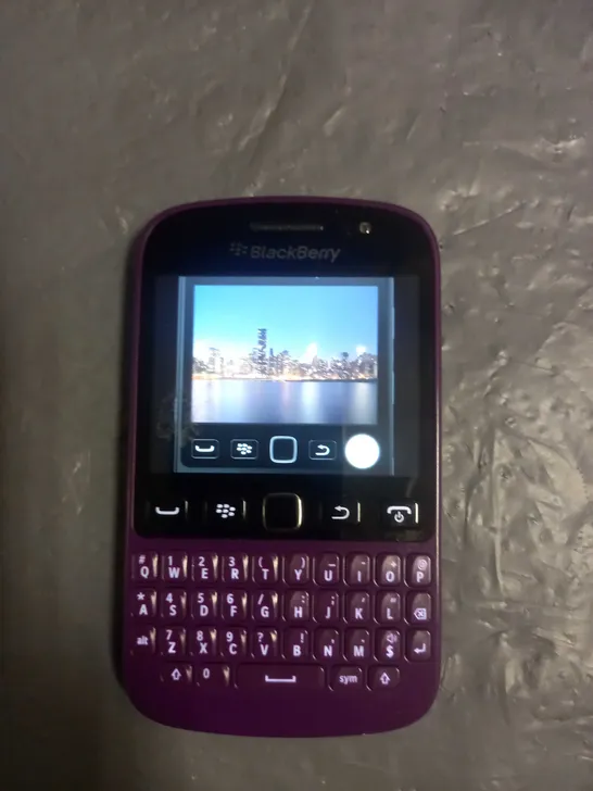 BLACKBERRY 9720 1GB MOBILE PHONE 