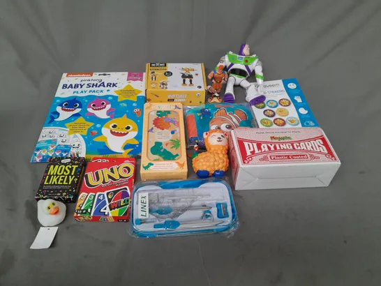 LOT OF ASSORTED TOYS AND GAMES TO INCLUDE PLAYING CARDS, BUZZ LIGHTYEAR ACTION FIGURE AND UNO