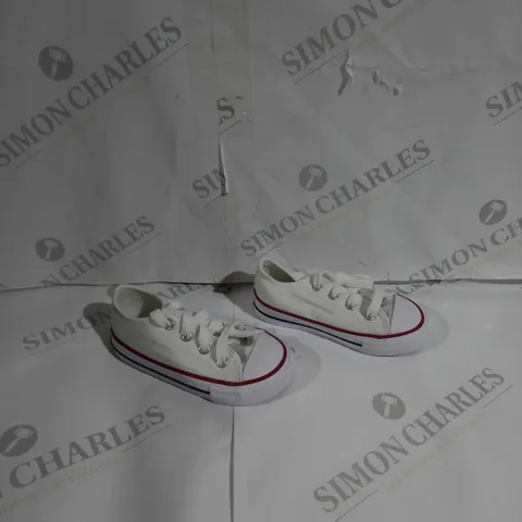 UNBOXED PAIR OF CHILDS CONVERSE LOWS