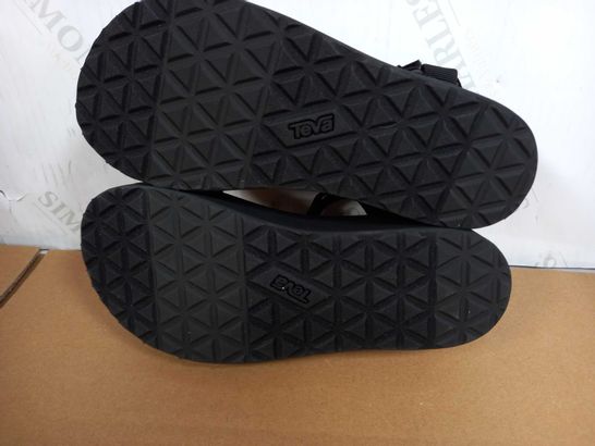 BOXED PAIR OF TEVA PLATFORMS (BLACK), SIZE 6 UK