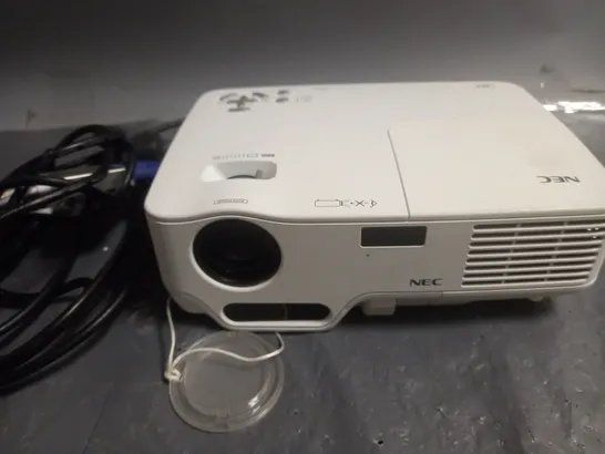 NEC NP41G PROJECTOR IN CARRY CASE