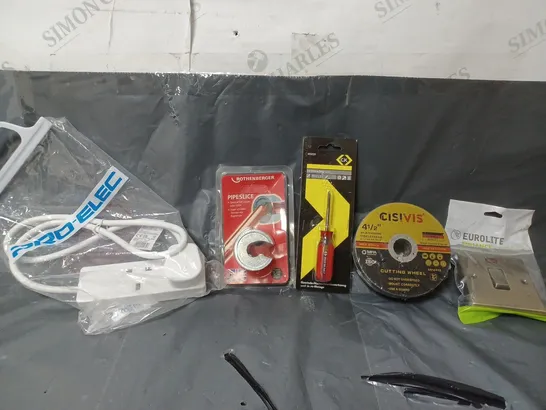 BOX OF APPROXIMATELY 15 ASSORTED ITEMS TO INCLUDE - EUROLITE LIGHT SWITCH , ROTHENBERGER PIPESLICE  , CISIVIS CUTTING WHEEL ETC