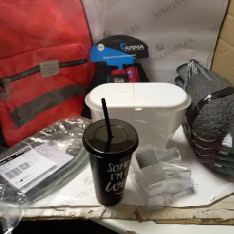 LOT OF ASSORTED HOUSEHOLD ITEMS TO INCLUDE HI-VIS BAG, COFFEE FILTERS AND TOWELS