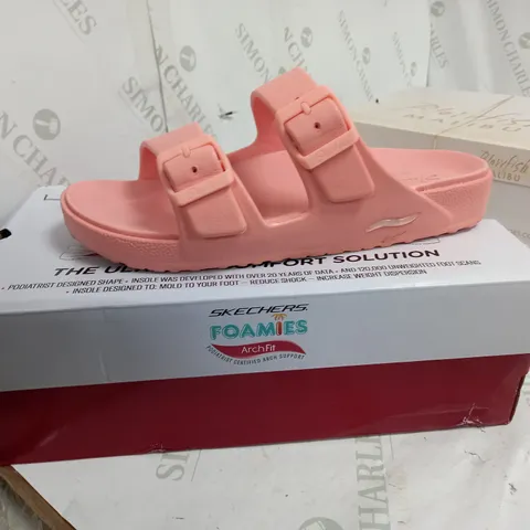 BOXED PINK OPEN TOE SANDALS FOAMIES SIZE 6