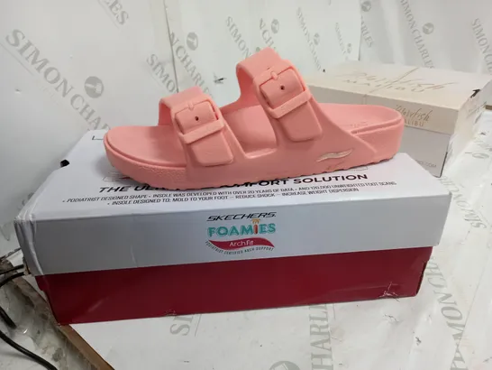 BOXED PINK OPEN TOE SANDALS FOAMIES SIZE 6