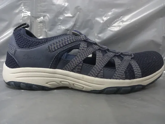 BOXED PAIR OF SKECHERS REGGAE SHOES IN NAVY SIZE 6