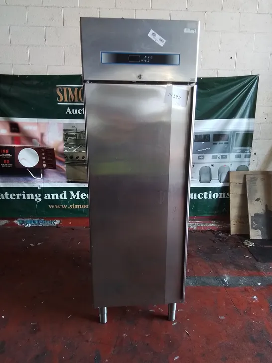 COMMERCIAL ONE DOOR STAINLESS CHILLING/FREEZER UNIT 