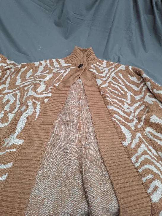 WYNNE COLLECTION KNITTED CARDIGAN IN CAMEL/BEIGE SIZE MEDIUM