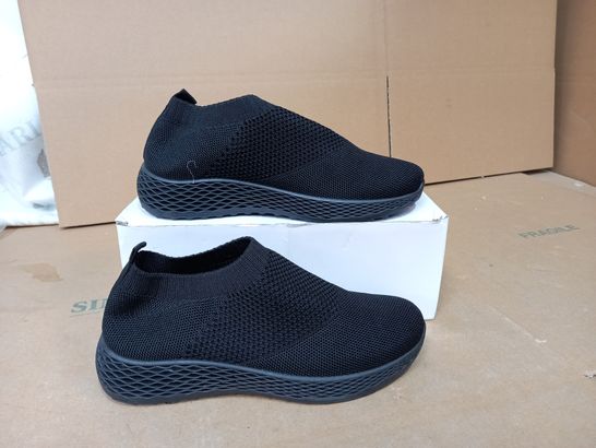 PAIR OF SLIP ON SOCK TRAINERS, UK SIZE 6