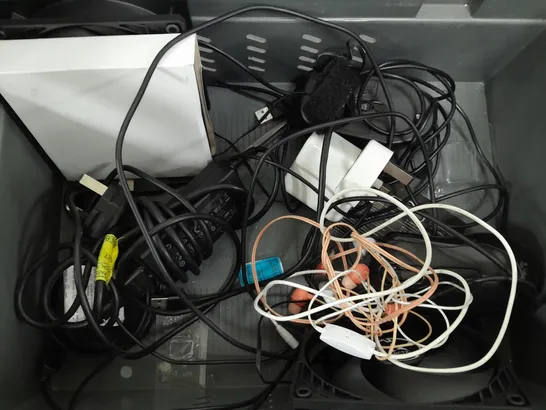 BOX OF ASSORTED ELECTRICAL ITEMS TO INCLUDE COMPUTER FANS - MEMORY CARD - CABLES