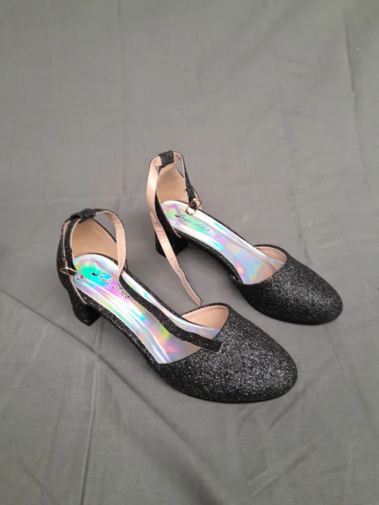 BOXED PAIR OF STYLE SHOES DRESS SANDALS BLACK SIZE 36 