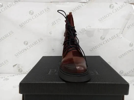 BOXED PAIR OF PAPUCEI DARK BROWN CHESS PEICE BOOTS - UK 5