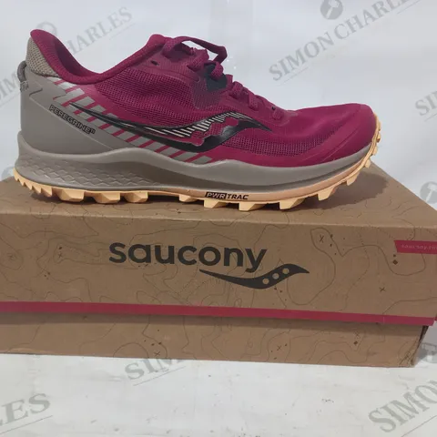 BOXED PAIR OF SAUCONY PEREGRINE 12 TRAINERS IN VIOLET/GREY UK SIZE 6