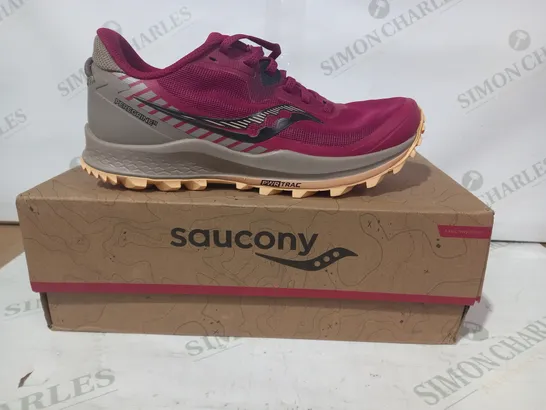 BOXED PAIR OF SAUCONY PEREGRINE 12 TRAINERS IN VIOLET/GREY UK SIZE 6