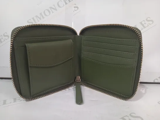 VULKITTY COMPACT WALLET IN GREEN