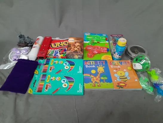 LOT OF ASSORTED TOYS AND GAMES TO INCLUDE UNO, COLOURING PENCILS AND BUBBLES