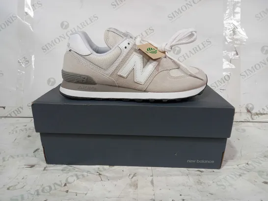 BOXED PAIR OF NEW BALANCE CLASSIC 574 SHOES IN BEIGE UK SIZE 7