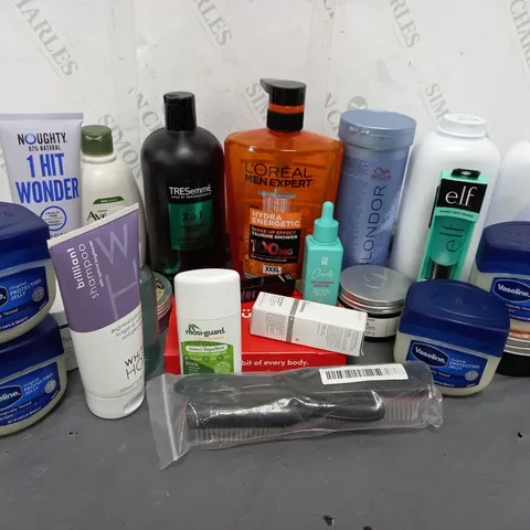 APPROXIMATELY 20 ASSORTED COSMETICS ITEMS TO INCLUDE TRESEMME SHAMPOO & CONDITIONER (900ml), THE ORDINARY MULTI-PEPTIDE EYE SERUM (15ml), AVEENO DAILY MOISTURISING BODY WASH (500ml), ETC