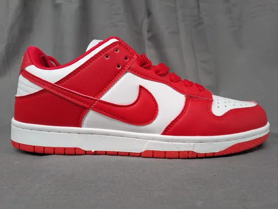 BOXED PAIR OF NIKE SHOES IN RED/WHITE UK SIZE 8