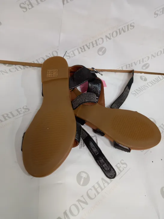 MODA BLACK/BROWN SANDALS SIZE 6 