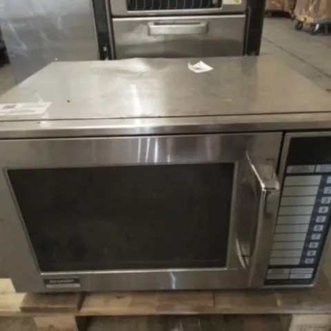 SHARP COMMERCIAL MICROWAVE OVEN - R24AT