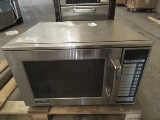 SHARP COMMERCIAL MICROWAVE OVEN - R24AT