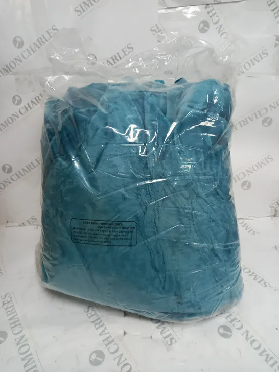 TURQUOISE VELVET THROW