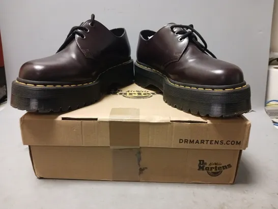 BOXED PAIR OF DR MARTENS 1461 QUAD SHOES IN BURGUNDY UK SIZE 10