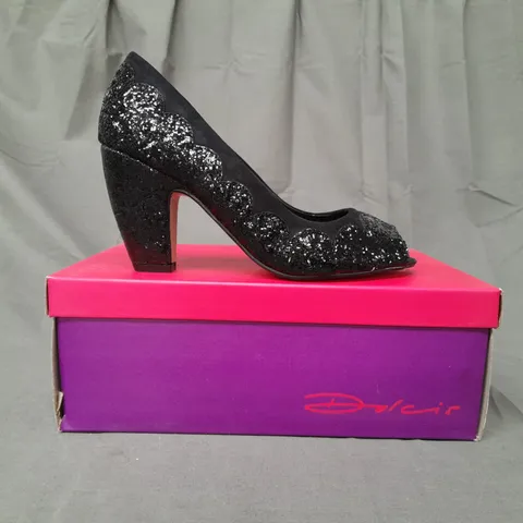 BOXED PAIR OF DOLCIS OPEN TOE HEELED SHOES IN BLACK W. GLITTER EFFECT UK SIZE 4
