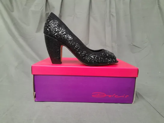 BOXED PAIR OF DOLCIS OPEN TOE HEELED SHOES IN BLACK W. GLITTER EFFECT UK SIZE 4