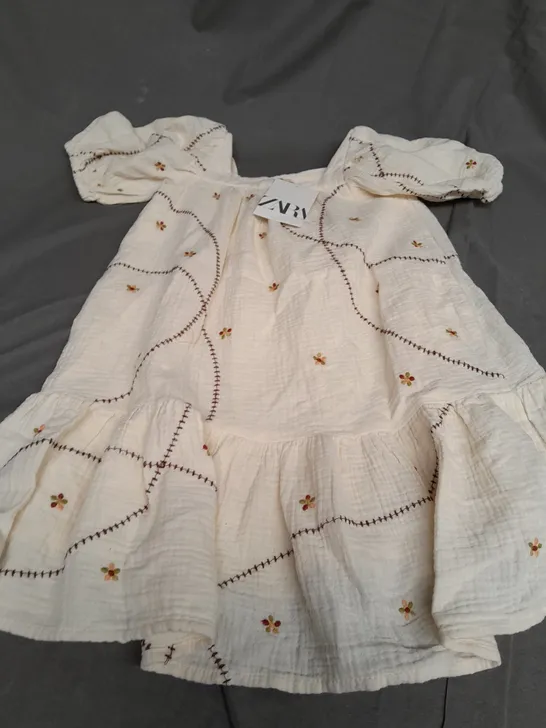 ZARA OFF WHITE DRESS WITH SHOULD PADS - SIZE 6 YEARS