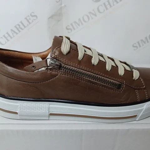 BOXED PAIR OF MODA IN PELLE FILICIA TRAINERS IN TAUPE - SIZE 6