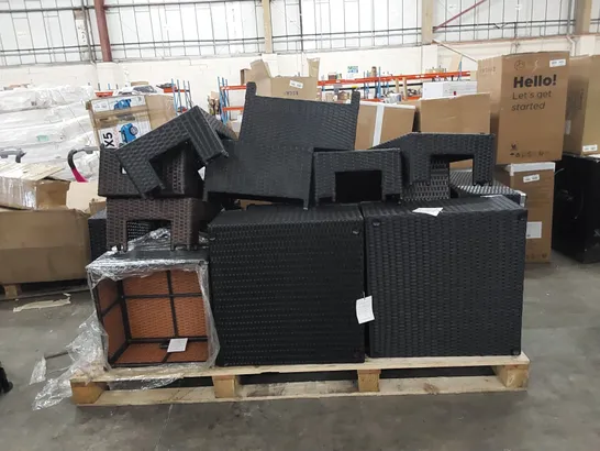 PALLET TO CONTAIN A LARGE ASSORTMENT OF GARDEN/PATIO FURNITURE AND FURNITURE PARTS