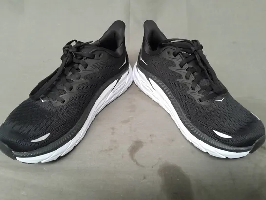 BOXED PAIR OF HOKA CLIFTON 8 SHOES IN BLACK/WHITE UK SIZE 5.5