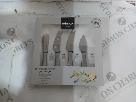 BOSKA SET OF MINI CHEESE KNIVES 