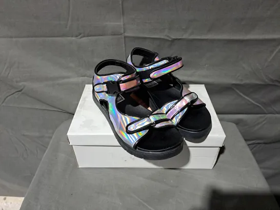 5 BOXED PAIRS OF DOWN TO EARTH FLAT SANDALS IN HOLOGRAM TO INCLUDE SIZE 5 