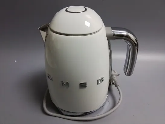 BOXED SMEG KETTLE - WHITE RRP £129.99