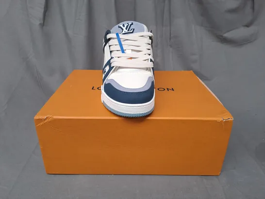 BOXED PAIR OF LOUIS VUITTON SHOES IN BLUE/WHITE SIZE 9