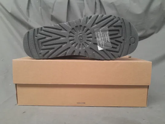 BOXED PAIR OF UGG CLASSIC ULTRA SHOES IN GREY/GREEN UK SIZE 9