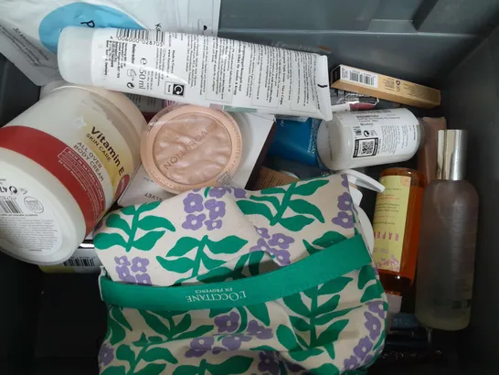 BOX OF APPROX 15 ASSORTED HEALTH AND BEAUTY ITEMS TO INCLUDE - VITAMIN E BODY CREAM , TOCOBO SPF 50 SUNCREAM , EUERIN CLEANSING GEL ET