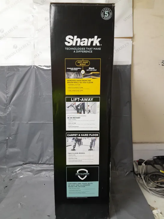 BOXED SHARK UPRIGHT CORDED VACUUM WITH ANTI-HAIR WRAP, LIFTAWAY TECHNOLOGY AND COMPLETE SEAL NZ690UK RRP £249