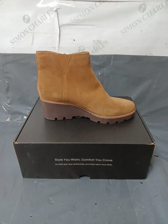 VIONIC LADIES ANKLE BOOTS SUEDE TAN SIZE 6