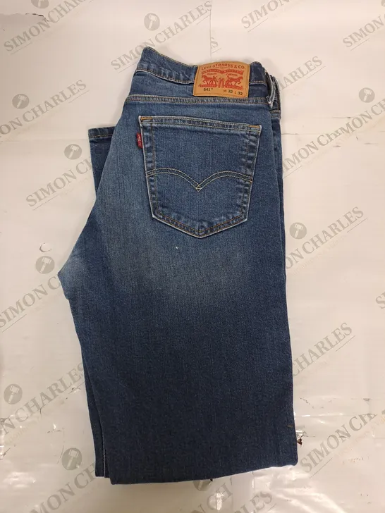 taille w32 l32 levis