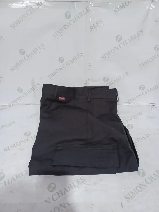 EAGLE WORK PANTS IN BLACK // SIZE: 42R