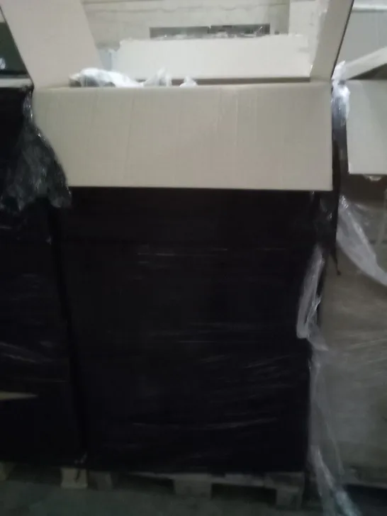 PALLET OF ASSORTED ITEMS INCLUDING JIG SAW PUZZLES , AIR CONDITIONER , AIR FRYER ACCESSORIES, ETC 