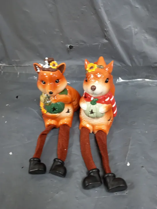 SET OF 2 ANIMAL ORNEMENTS