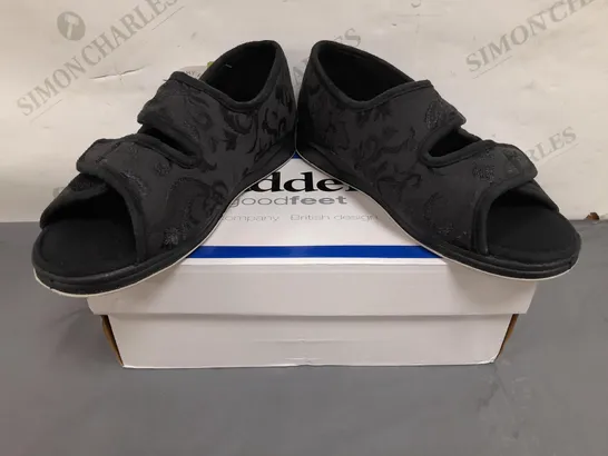 BOXED PAIR OF PADDERS LYDIA OPEN TOE SHOES IN BLACK SIZE 6