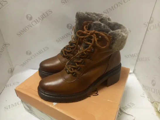 BOXED CHALO0TT TAN LEATHER FAUX FUR BOOTS - SIZE 7