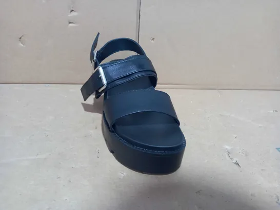 BOXED PAIR OF NASTY GAL SANDALS IN BLACK WITH FAUX LEATHER STRAPS UK SIZE 6