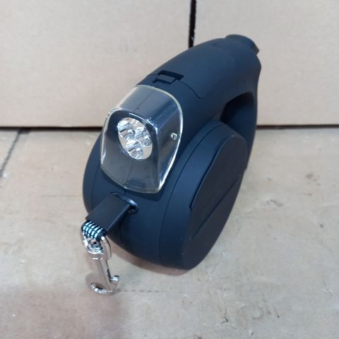 OUTLET MULTI FUNCTION 4M RETRACTABLE DOG LEAD WITH BUILT IN LED TORCH